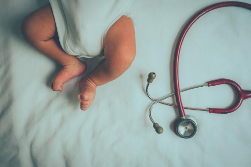 5 Tips untuk Menjaga Kesehatan Bayi saat Liburan, Pastikan Vaksinnya Sudah Dilengkapi