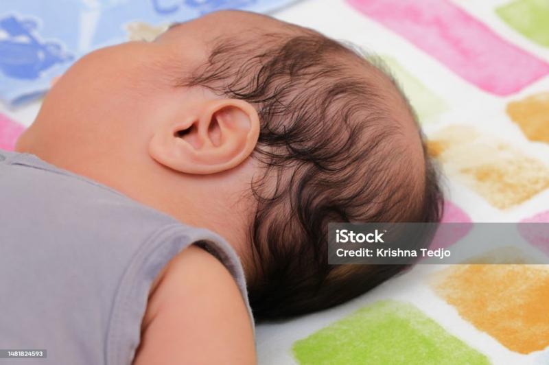 8 Cara Sehat untuk Menebalkan Rambut Bayi
