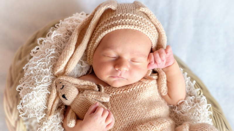 Kenapa Kulit Bayi Sensitif dan Cara Merawatnya dengan Aman